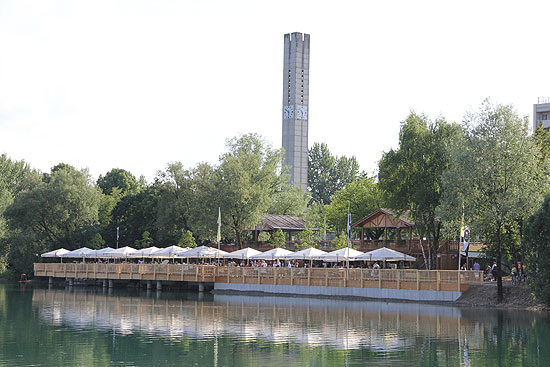 direkt am Lerchenauer See gelegen: der See-Biergarten Lerchenau (©Foto. MartiN Schmitz)